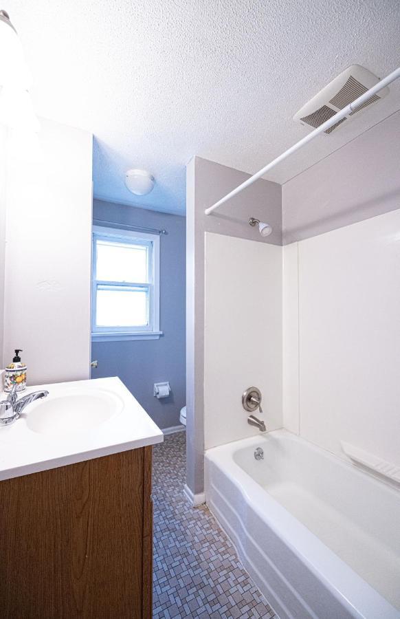 Cheerful Home With Free Parking And Wifi Rochester Esterno foto
